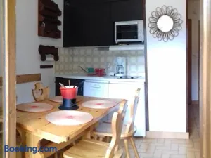 Image of Appartement 2 pièces pour 4 pers, exposé sud, proche télésiège et commodités, balcon, parking - FR-1-263-139