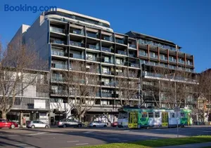 Image of Modern Quiet 1 & 2 Bed Apt Opposite Albert Park