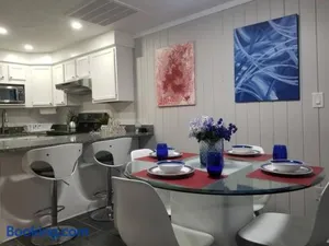 Image of Beautiful cottage near Lake Louisa & mins from Disney, Vehicle Rental Available