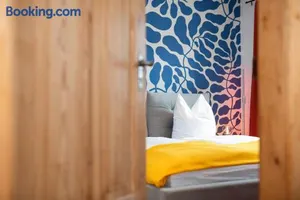 Image of Bunter Hund Apartments - Zentrales Apartment, Parkplatz, Wintergarten, Kinderzimmer