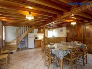 Image of Gîte spacieux avec terrasse, poêle à bois, parking privé, et jardin fermé, animaux acceptés - FR-1-496-28