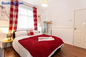 Image of Fabulous Stay - 4 Bedroom House, sleeps 9, ideal for Business and Contractors, Free parking