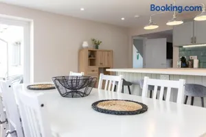 Image of Stylish 4 Bed, newly renovated home in Nottingham