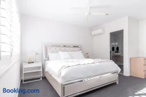Image of Beautiful Modern 3 Bedroom Family Suite Sleeps 6
