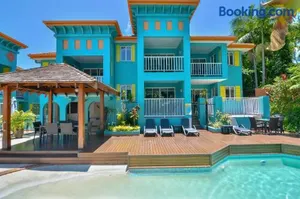 Image of Azzurra on Macrossan Adults only Apartment