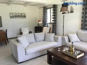 Image of air-conditioned family house with fenced pool in fontvieille in the alpilles, sleeps 8