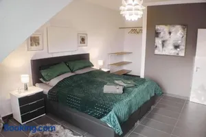 Image of Modernes, zentrales Apartment in Troisdorf, Region Köln Bonn, 3 Etage, maximal für 4 Personen, Parkplatz & Netflix inklusive
