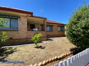 Image of 6 Beds-Whole House with 4 bedrooms -Stawell