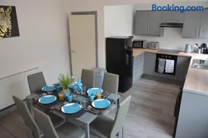 Image of Stylish Retreat near Birkenhead & Liverpool Your Cozy Home Away From Home