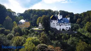 Image of Kavaliershaus neben Schloss Rauenstein