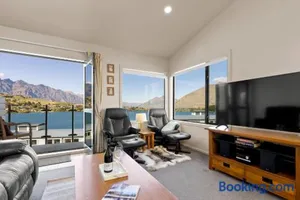 Image of Scenic and Relaxing Lakefront Apartment