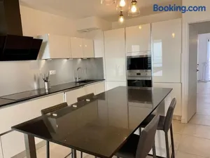 Image of Appartement Standing avec Terrasse Vue Étang, 2 chambres et WIFI - Mèze - FR-1-604-37