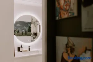 Image of 2BD Modern Beautiful Apartment - WiFi - 800m to the Beach