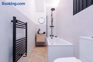 Image of 4 Bedroom House Eccles