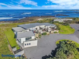 Image of Hearns Beachside Villa 8