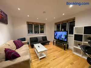Image of Beautiful & Luxurious Apartment in Richmond
