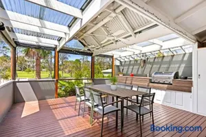 Image of Nordic Fairway - Pet Friendly - 10 mins to Hyams Beach