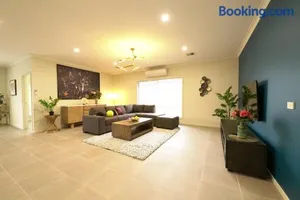 Image of 6 Bedrooms & 4 Bathrooms Big House for Big Group