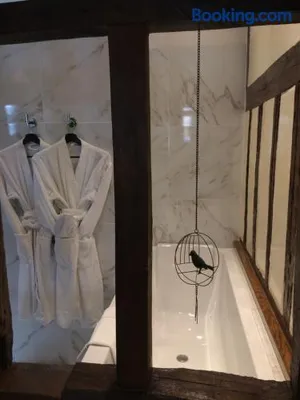 Image of LA SUITE 48