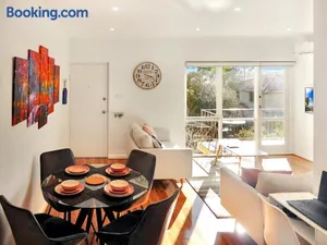 Image of Glen Iris, Quiet Boutique 2 bedroom Netflix, WIFI, Parking, Free Wine