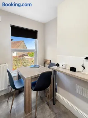 Image of Amaya Four - Sleeps 5 - 1 bed apartment - Newly renovated- Close to town centre -Grantham