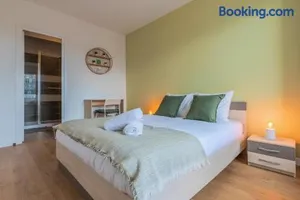 Image of One bedroom apartment with balcony, city center