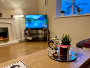 Image of Charming, Cosy Escape with Quick Access to Glasgow