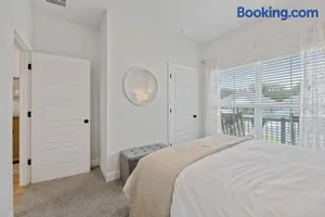 Image of Fully-Fenced Backyard l Perfect for Families and Groups