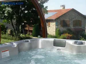 Image of Gîte chaleureux à Sauvain avec jardins, activités familiales et spa en option - FR-1-496-94