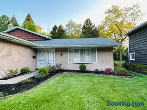 Image of Three Bedroom Villa Near Cleveland Clinic, Case Western, University Hospitals