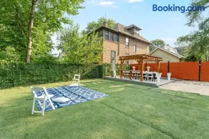 Image of Cozy 4BR, 6 beds, 12 guest Home near PHL, Eagles Field, UPENN, Fast Wi-Fi, King Bed, Parking
