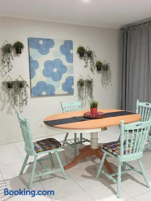 Image of KozyGuru | 3BR Retreat to ADL & Barossa in 40m