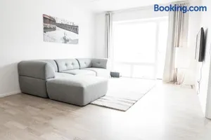 Image of Spacious and cool 2-bed by the harbour