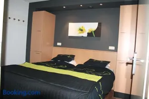Image of APHRODITE met ZONNIG TERRAS, eigen KEUKEN, Verwarmd Hotel-ZWEMBAD, nabij DORP, DUINEN en STRAND