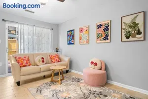 Image of Parkside Alexandria Townhome - 3br free parking