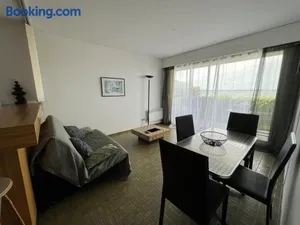 Image of Appartement T2 RDC avec Jardinet et Accès Direct Plage, Parking Sécurisé, Proche Commerces - FR-1-374-2