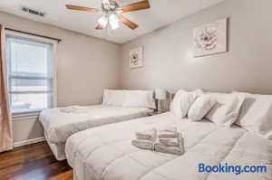 Image of Fenced Yard - Comfy & Convenient in Cordova
