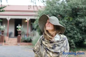 Image of Summerlands - Country Luxe