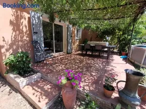 Image of T2 indépendant terrasse et piscine au calme Var sud de la France
