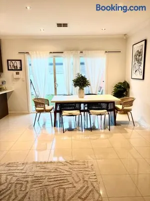 Image of Private, Central, Sunny Guest Room in Welcoming Home