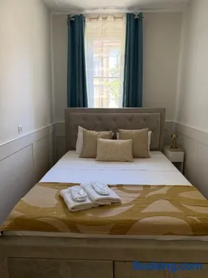 Image of V&V La Vie Est Belle