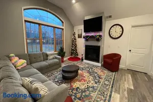 Image of Private Luxury 4BR Home in Highland Perfect for Family Groups & Nature Lovers