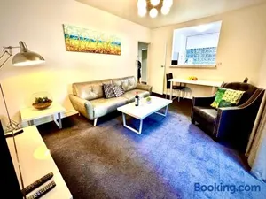 Image of 1 Bdrm With Parking, Walk to Beach