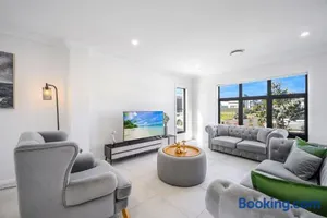 Image of Modern 4BD Family Retreat Near Leppington