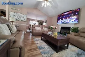 Image of Smart Entire Loft, 3 br, 2 bath, with 3 tv