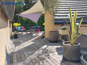 Image of "Le Rooftop de la fontaine" dans cadre verdoyant