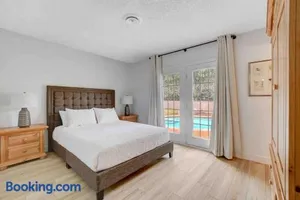 Image of Resort Style 4 bedroom House with Pool Minutes from Strip