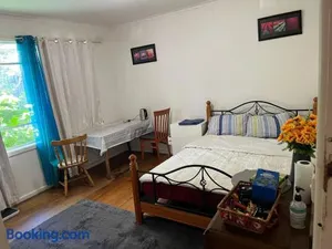 Image of Gorgeous Master Bedroom next to Frankston Station and Beach