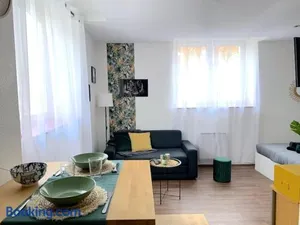 Image of F1 tout équipé proche Tram - Jungle