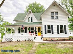 Image of Beautiful Historic Farmhouse Perfect for Fugitive Beach Military and MS&T